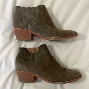 Joie tan boots. Size 37.